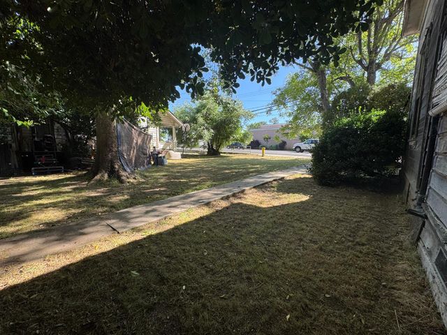 318 Preston Ave, Ione, CA 95640