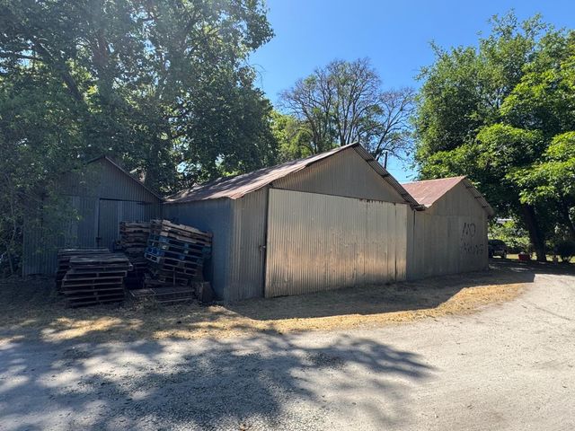 318 Preston Ave, Ione, CA 95640