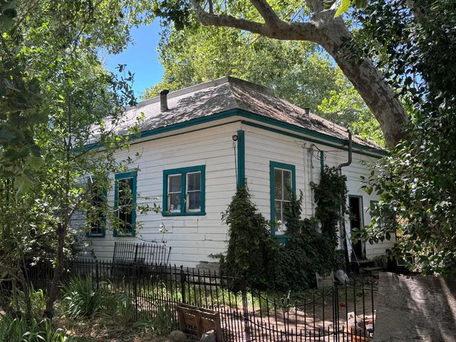 318 Preston Ave, Ione, CA 95640