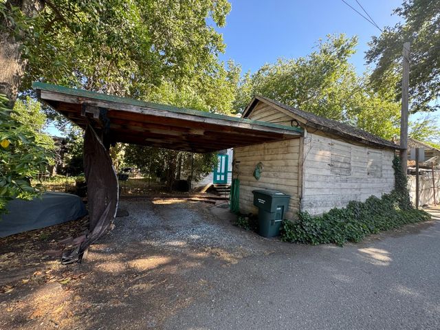 318 Preston Ave, Ione, CA 95640