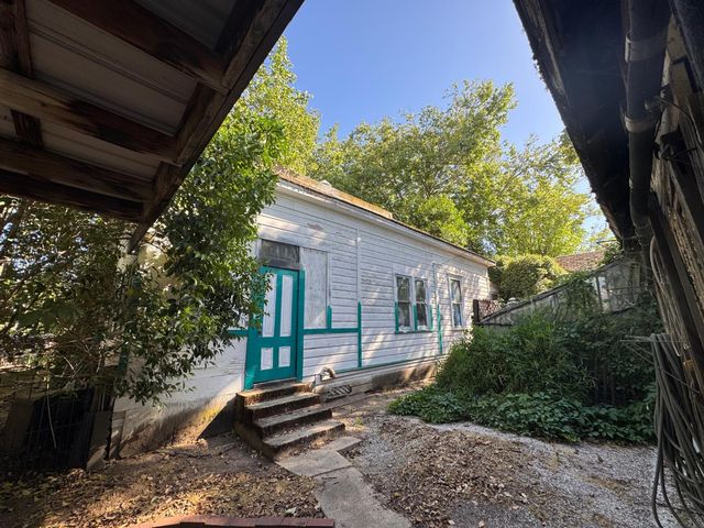 318 Preston Ave, Ione, CA 95640