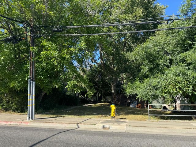 318 Preston Ave, Ione, CA 95640