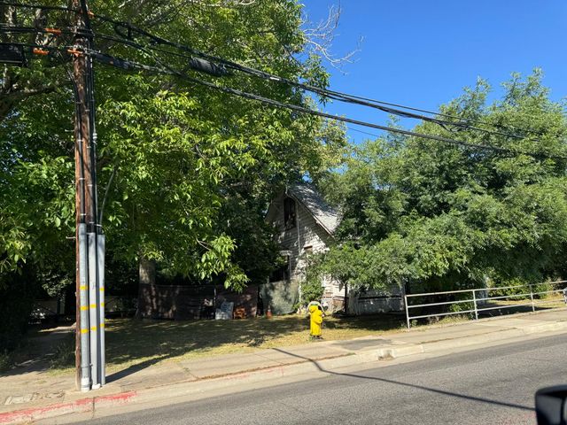 318 Preston Ave, Ione, CA 95640