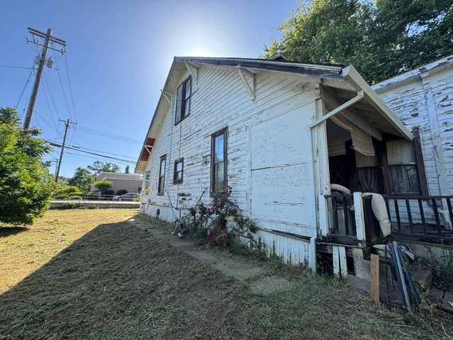 318 Preston Ave, Ione, CA 95640