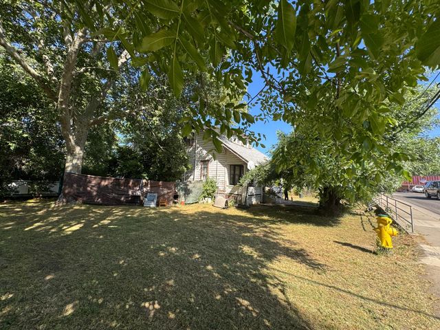 318 Preston Ave, Ione, CA 95640