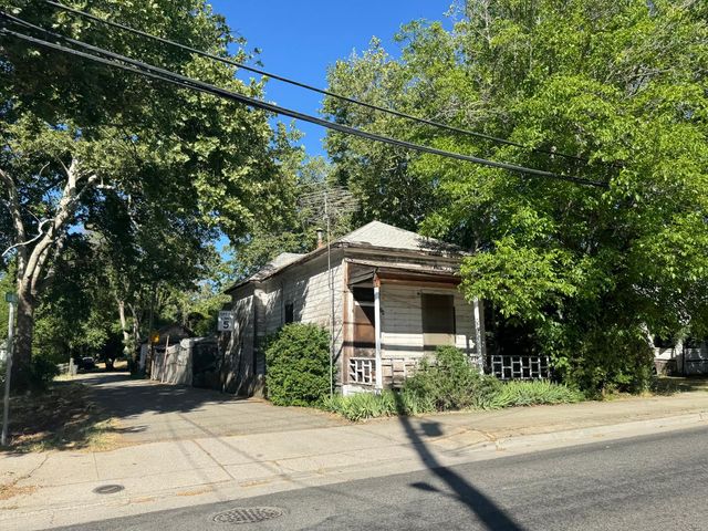 318 Preston Ave, Ione, CA 95640