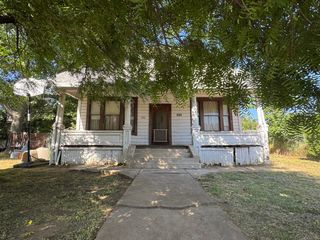 318 Preston Ave, Ione, CA 95640