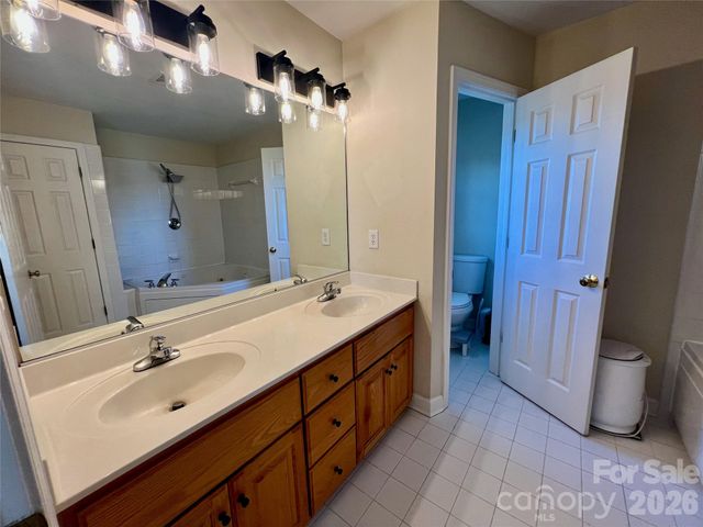 962 Huntington Hills Drive, Lincolnton, NC 28092