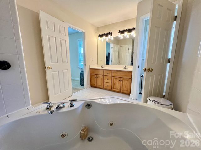 962 Huntington Hills Drive, Lincolnton, NC 28092