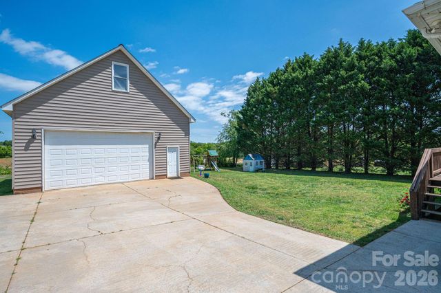 962 Huntington Hills Drive, Lincolnton, NC 28092