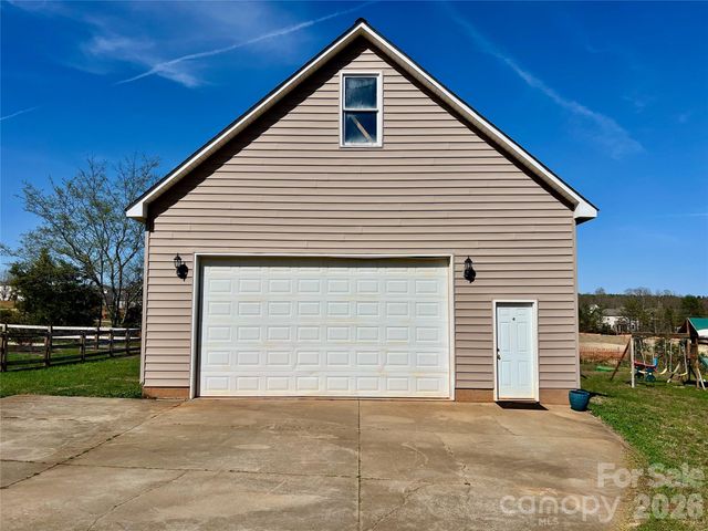 962 Huntington Hills Drive, Lincolnton, NC 28092