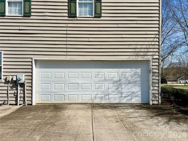 962 Huntington Hills Drive, Lincolnton, NC 28092