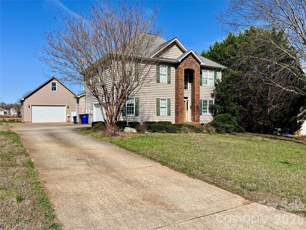 962 Huntington Hills Drive, Lincolnton, NC 28092