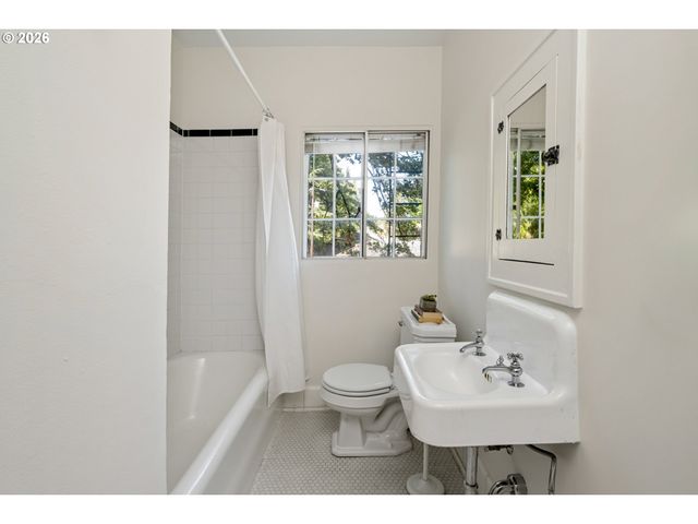 2829 Se BELMONT St 308, Portland, OR 97214