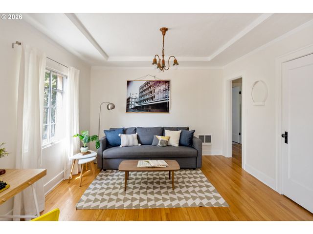 2829 Se BELMONT St 308, Portland, OR 97214
