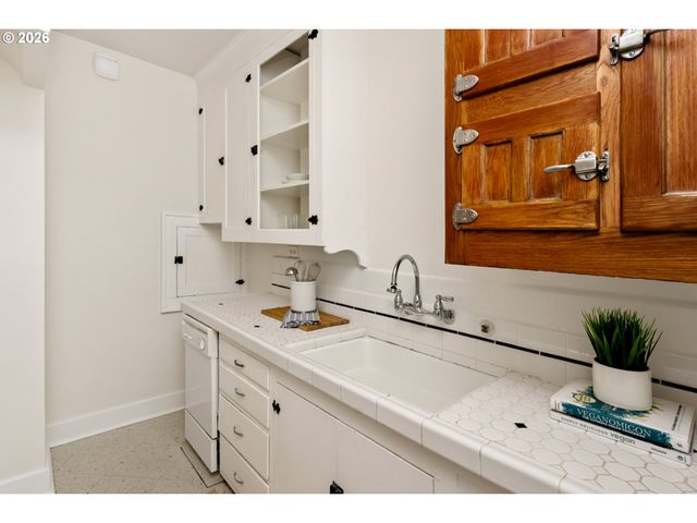 2829 Se BELMONT St 308, Portland, OR 97214