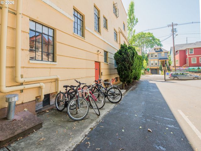 2829 Se BELMONT St 308, Portland, OR 97214