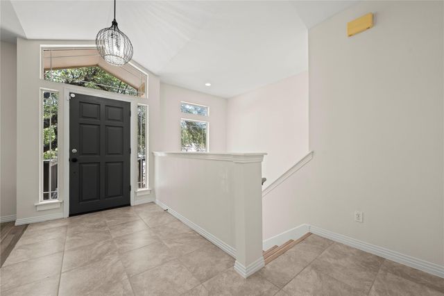 415 Hazeltine DR, Lakeway, TX 78734