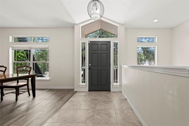 415 Hazeltine DR, Lakeway, TX 78734