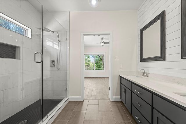 415 Hazeltine DR, Lakeway, TX 78734