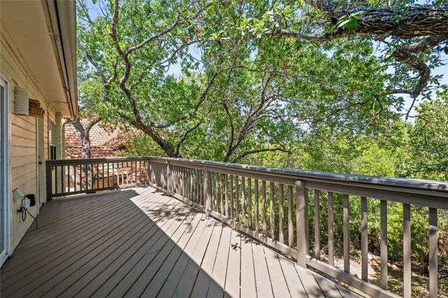 415 Hazeltine DR, Lakeway, TX 78734