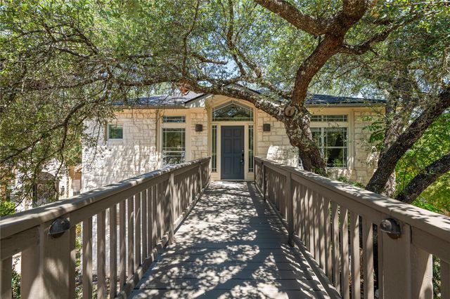 415 Hazeltine DR, Lakeway, TX 78734