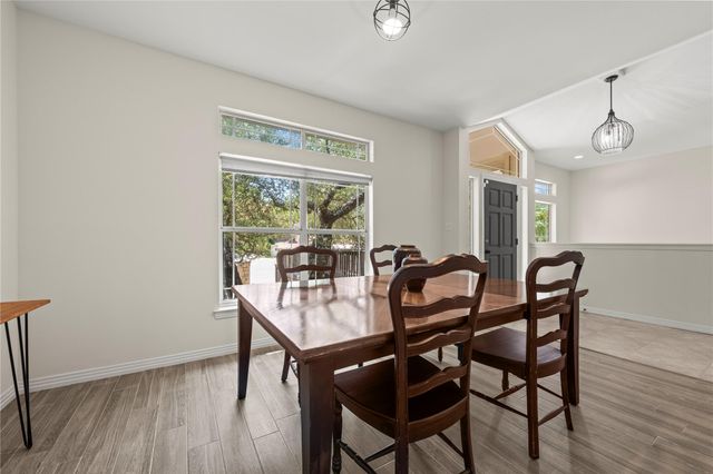 415 Hazeltine DR, Lakeway, TX 78734