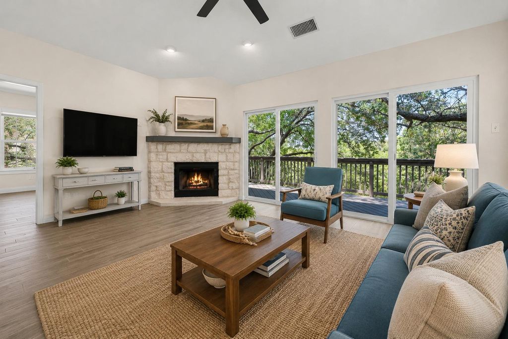 415 Hazeltine DR, Lakeway, TX 78734