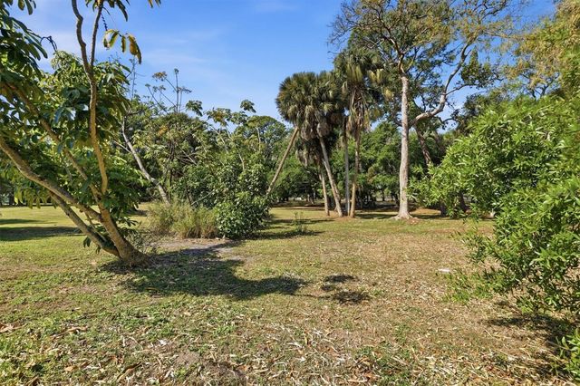 6538 BLUEWATER AVENUE, Sarasota, FL 34231