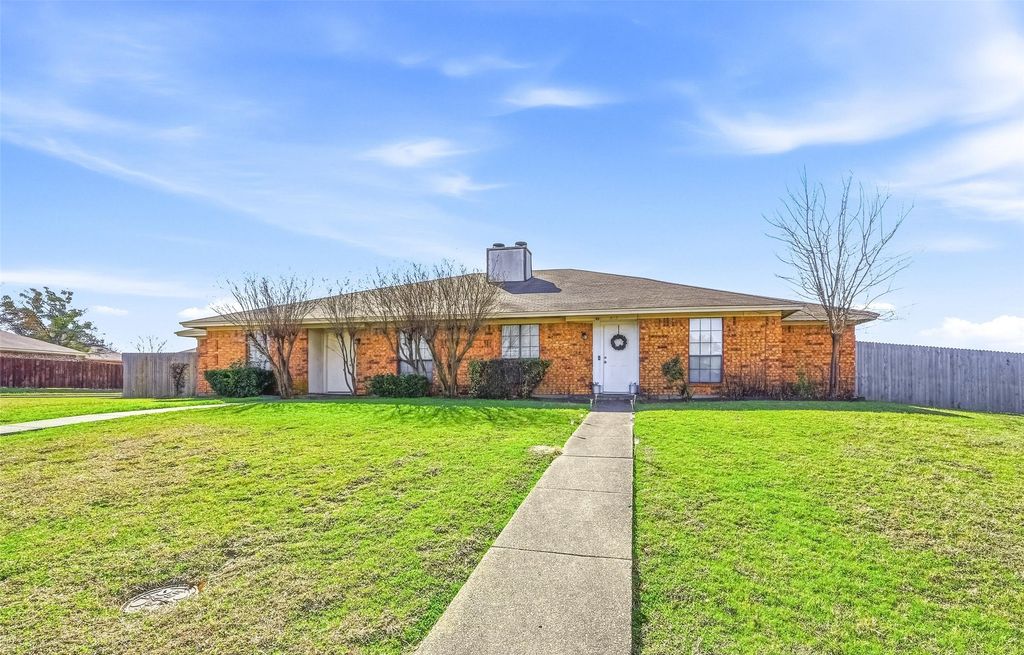 412 Amber Lane, Desoto, TX 75115