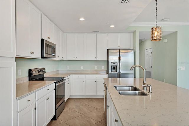 17626 GAWTHROP DRIVE 203, Bradenton, FL 34211