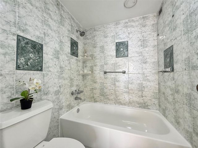 1351 NE Miami Gardens Dr 1215E, Miami, FL 33179