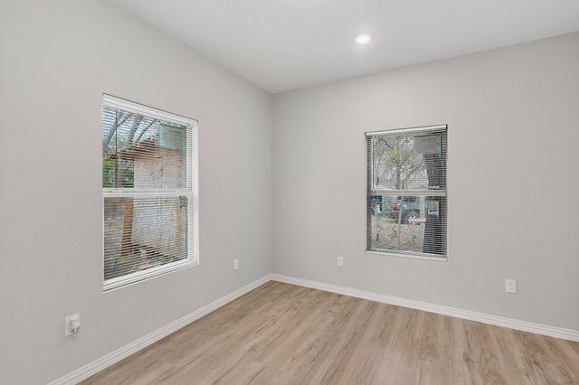 633 Ogden Avenue, Cockrell Hill, TX 75211