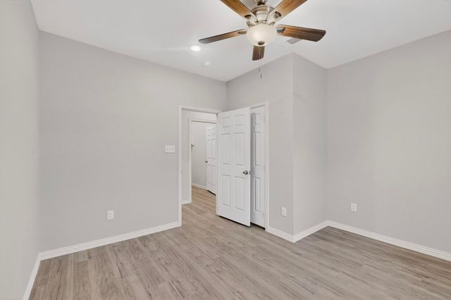 633 Ogden Avenue, Cockrell Hill, TX 75211