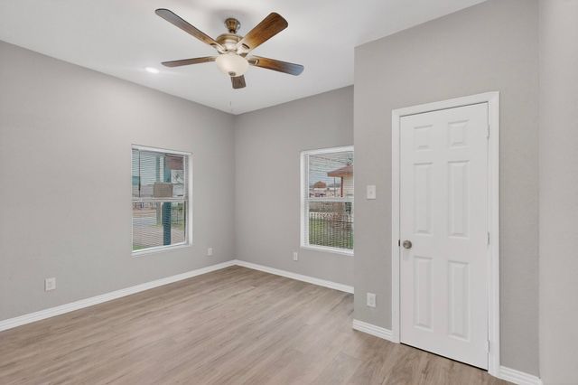 633 Ogden Avenue, Cockrell Hill, TX 75211