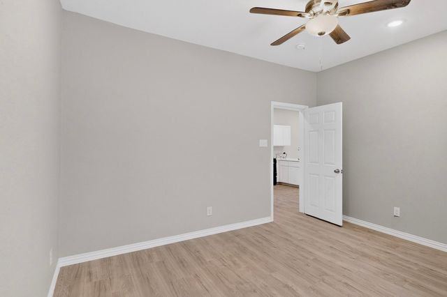 633 Ogden Avenue, Cockrell Hill, TX 75211