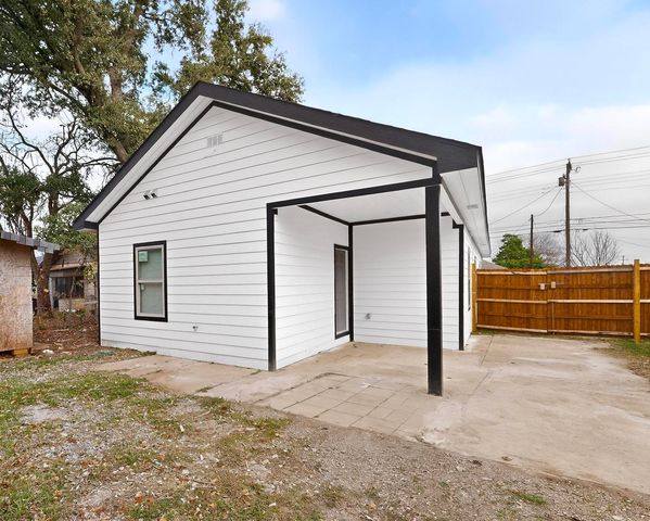 633 Ogden Avenue, Cockrell Hill, TX 75211