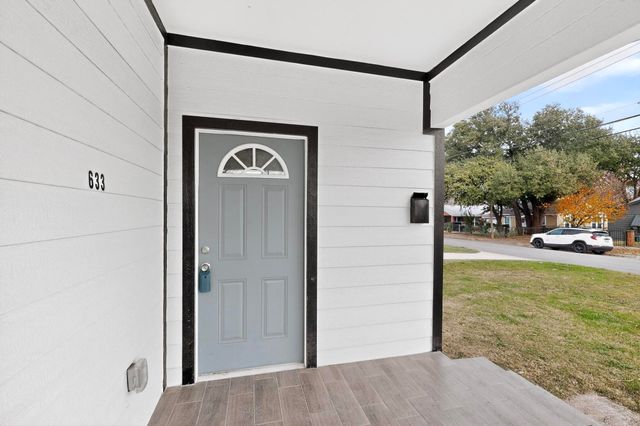 633 Ogden Avenue, Cockrell Hill, TX 75211