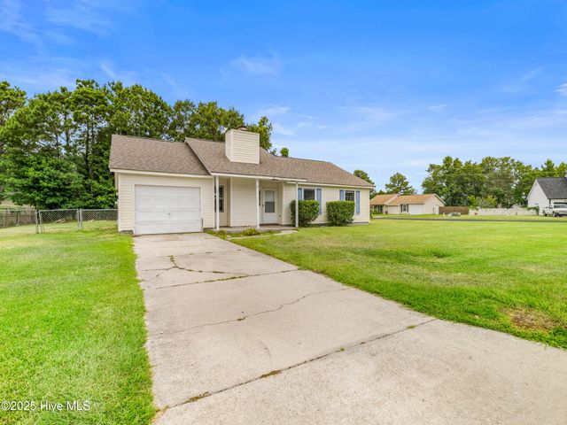 600 Foxfire Circle, Jacksonville, NC 28546