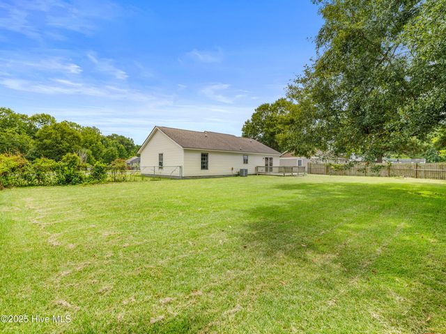600 Foxfire Circle, Jacksonville, NC 28546