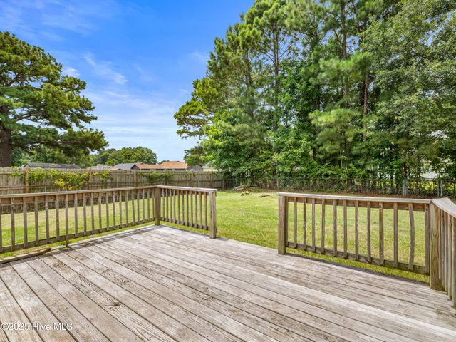 600 Foxfire Circle, Jacksonville, NC 28546
