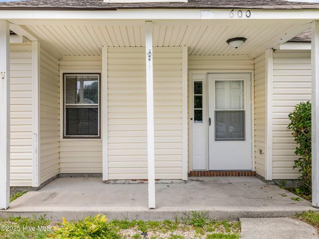 600 Foxfire Circle, Jacksonville, NC 28546