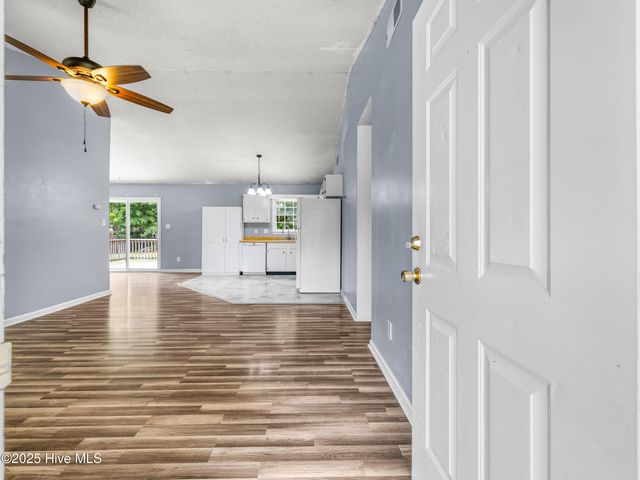 600 Foxfire Circle, Jacksonville, NC 28546