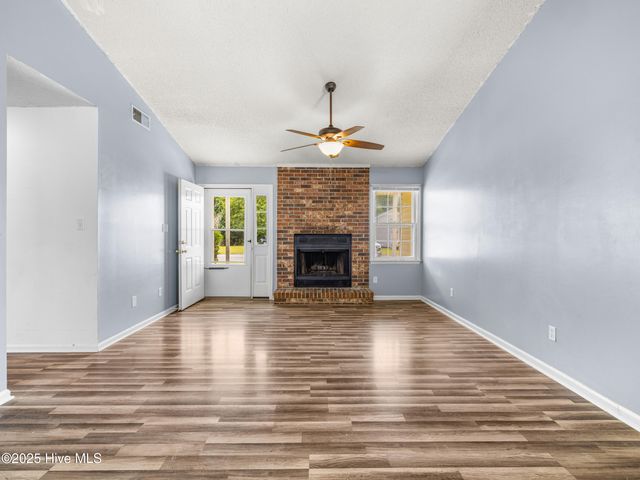 600 Foxfire Circle, Jacksonville, NC 28546