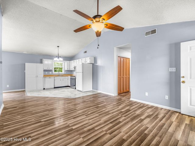 600 Foxfire Circle, Jacksonville, NC 28546