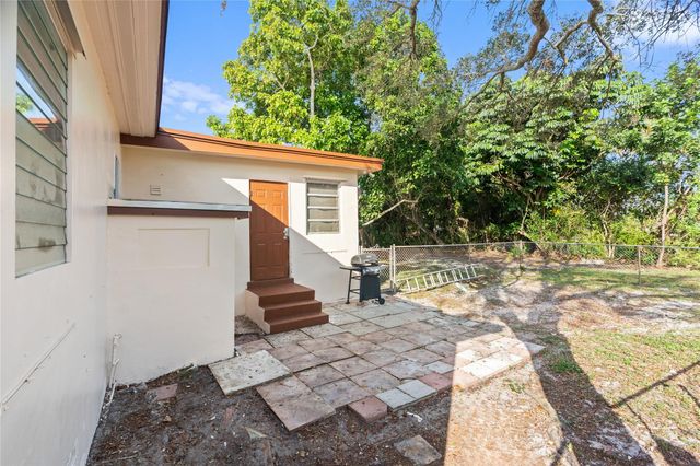 5705 Harding St, Hollywood, FL 33021