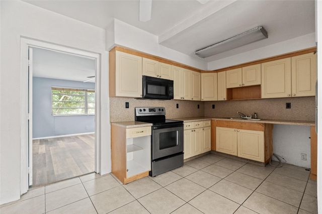 5705 Harding St, Hollywood, FL 33021