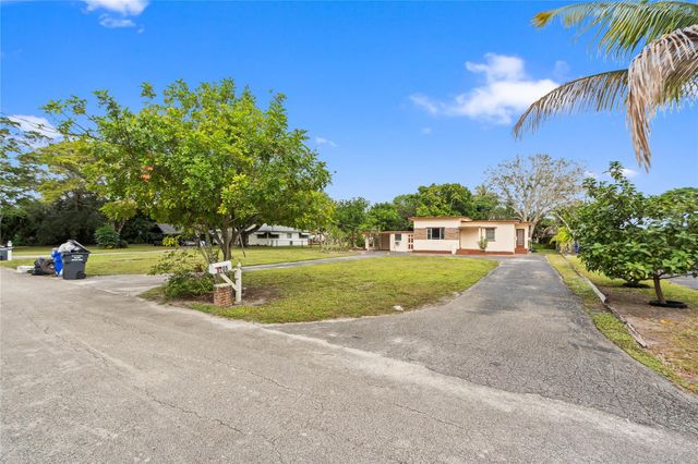 5705 Harding St, Hollywood, FL 33021