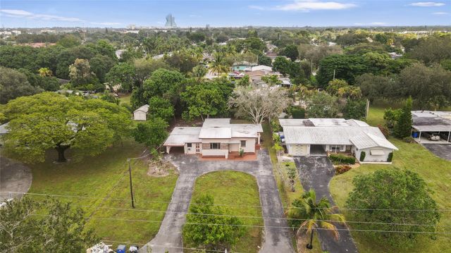 5705 Harding St, Hollywood, FL 33021