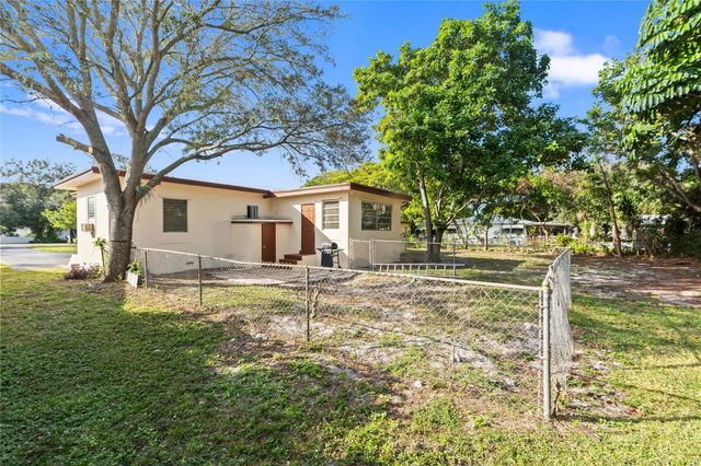 5705 Harding St, Hollywood, FL 33021